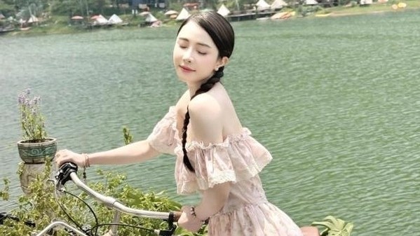 Vợ Lý Hải khoe dáng gợi cảm, Quỳnh Nga đẹp tựa nàng thơ