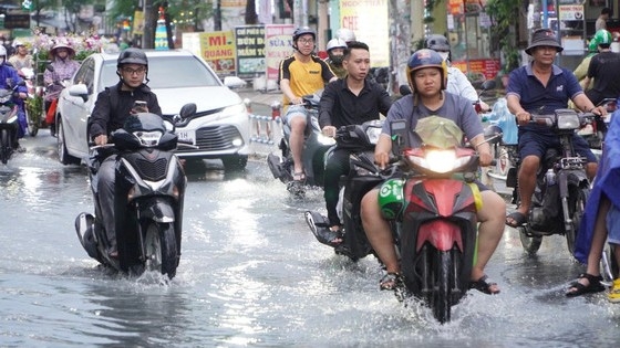 TP.HCM mưa diện rộng vào cuối tuần