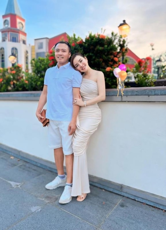 Khánh Vân lộ vòng eo săn chắc, Quỳnh Kool khoe vóc dáng cực đỉnh Khánh Vân lộ vòng eo săn chắc, Quỳnh Kool khoe vóc dáng cực đỉnh