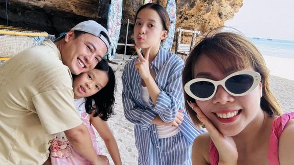 Khánh Vân lộ vòng eo săn chắc, Quỳnh Kool khoe vóc dáng cực đỉnh Khánh Vân lộ vòng eo săn chắc, Quỳnh Kool khoe vóc dáng cực đỉnh