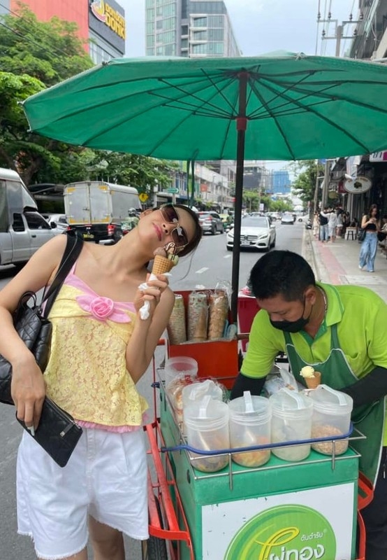 Khánh Vân lộ vòng eo săn chắc, Quỳnh Kool khoe vóc dáng cực đỉnh Khánh Vân lộ vòng eo săn chắc, Quỳnh Kool khoe vóc dáng cực đỉnh