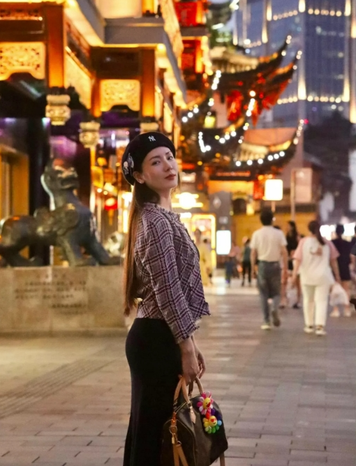 Ca sĩ Phương Linh xinh đẹp, trẻ trung tuổi 40