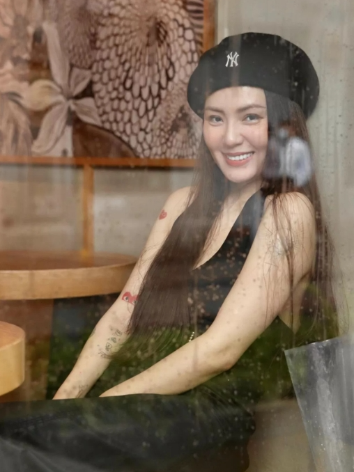 Ca sĩ Phương Linh xinh đẹp, trẻ trung tuổi 40