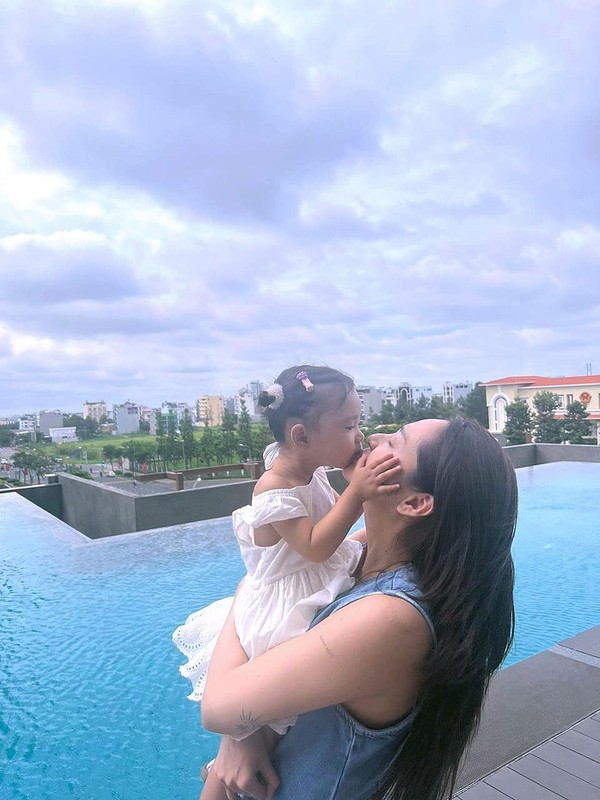 Thanh Hương “thả thính”, Hà Anh trở lại với công việc sau sinh