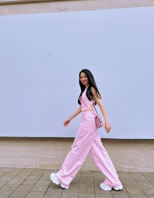 Kỳ Duyên khoe dáng thon, Mai Phương Thuý mặc gợi cảm lộ vòng eo