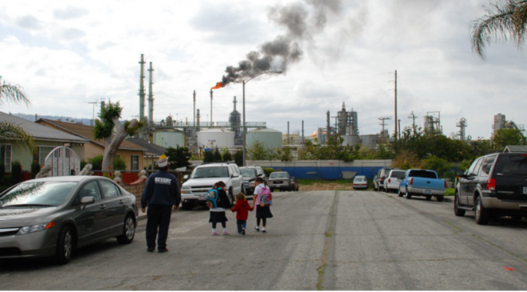 Mỹ tạm thời giãn quy định bảo vệ môi trường để hỗ trợ sản xuất Mỹ tạm thời giãn quy định bảo vệ môi trường để hỗ trợ sản xuất