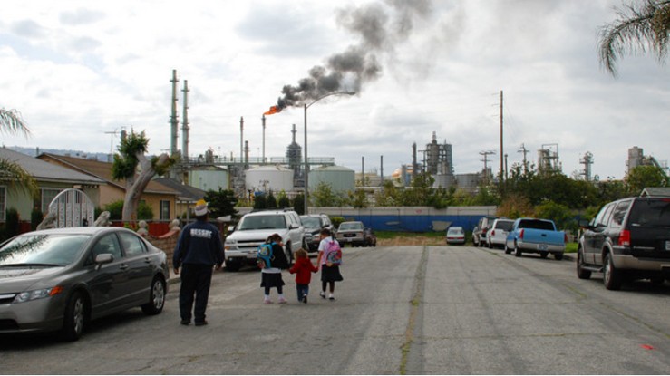 Mỹ tạm thời giãn quy định bảo vệ môi trường để hỗ trợ sản xuất