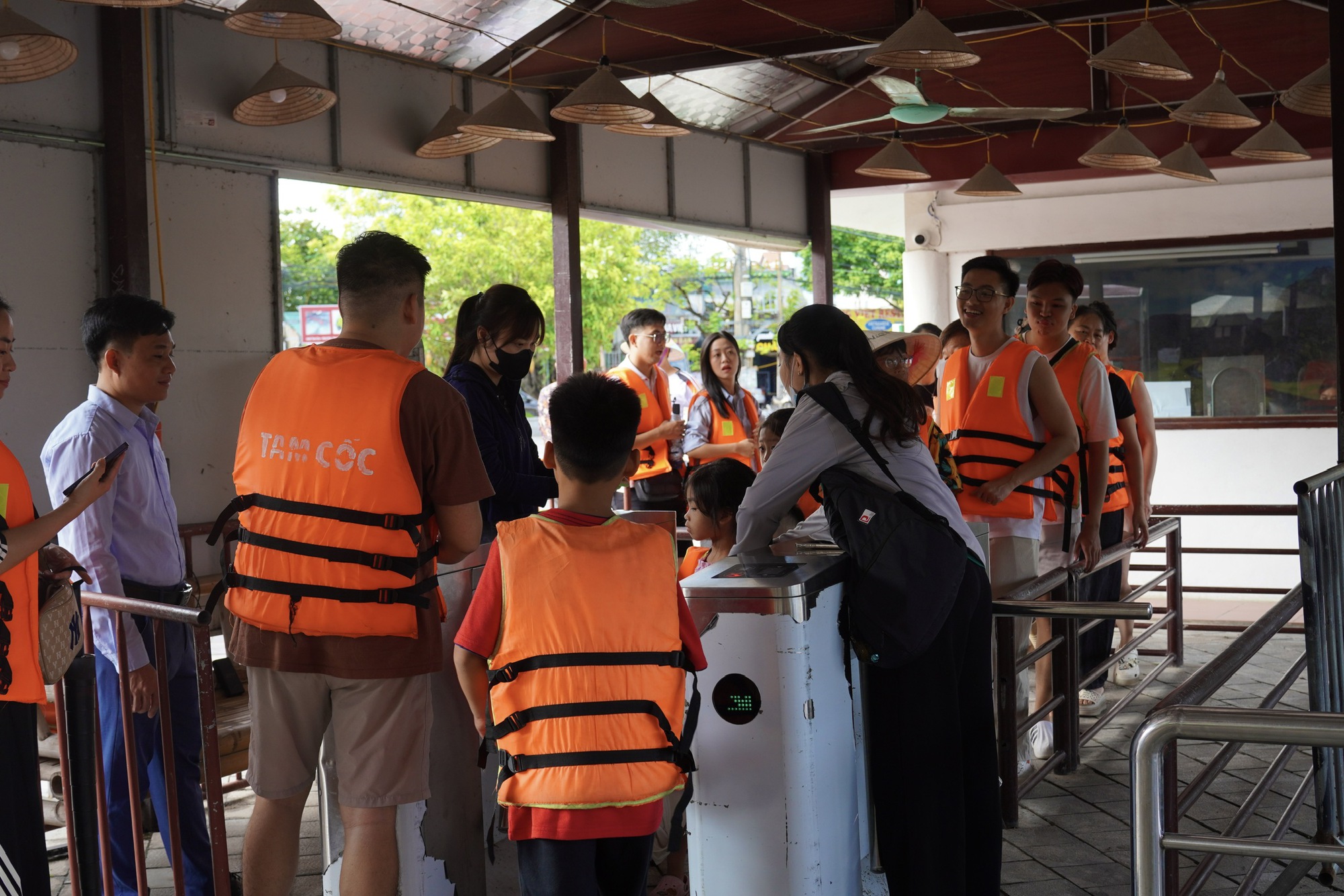 Ninh Bỉnh chủ động bảo đảm an toàn cho khách du lịch trước mưa bão