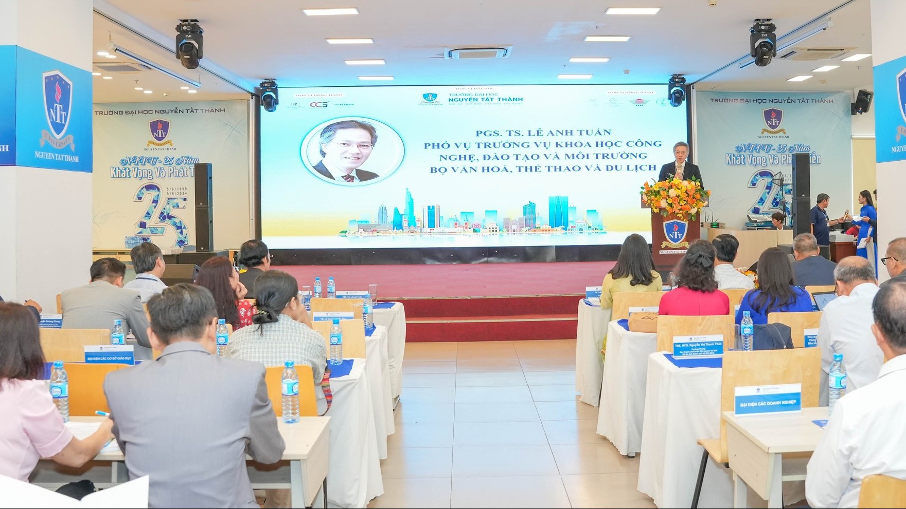 Tìm giải pháp về khai thác giá trị văn hóa trong phát triển sản phẩm du lịch đặc thù