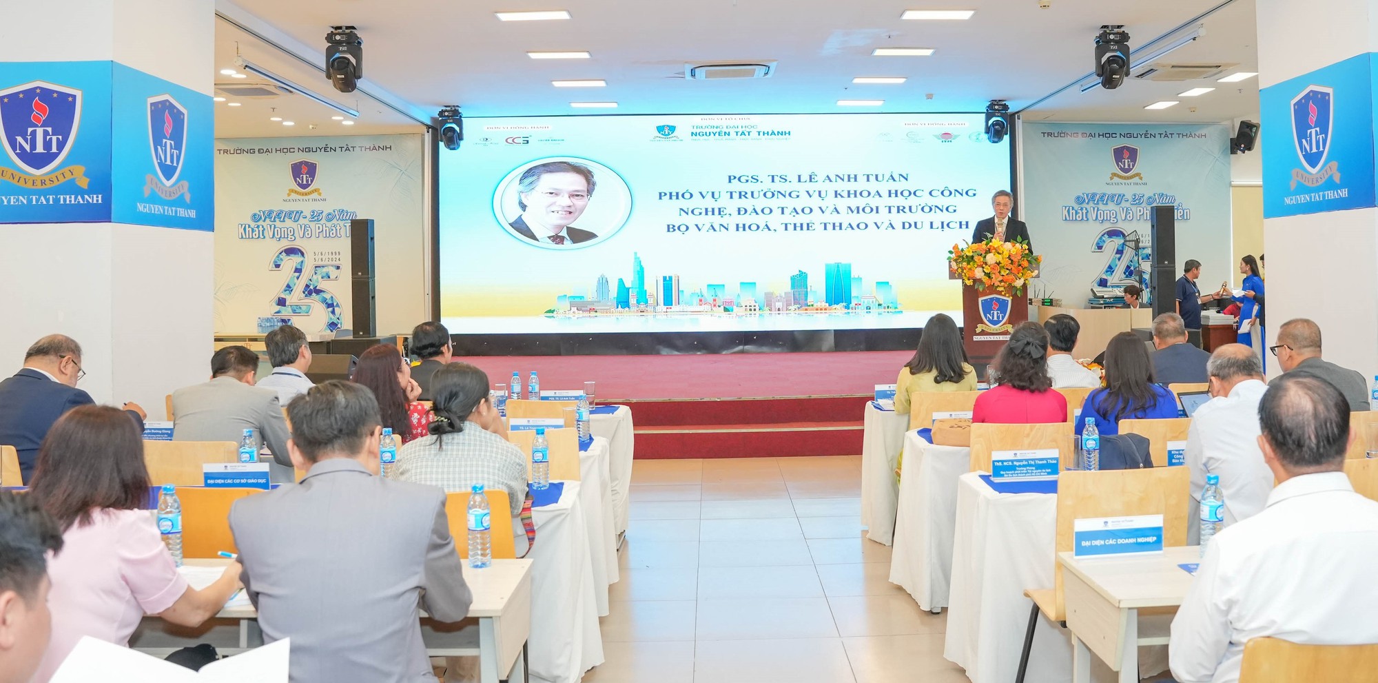 Tìm giải pháp về khai thác giá trị văn hóa trong phát triển sản phẩm du lịch đặc thù Tìm giải pháp về khai thác giá trị văn hóa trong phát triển sản phẩm du lịch đặc thù