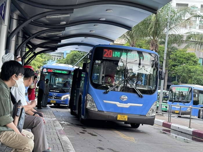 TP. HCM khuyến khích sử dụng phương tiện vận tải hành khách công cộng