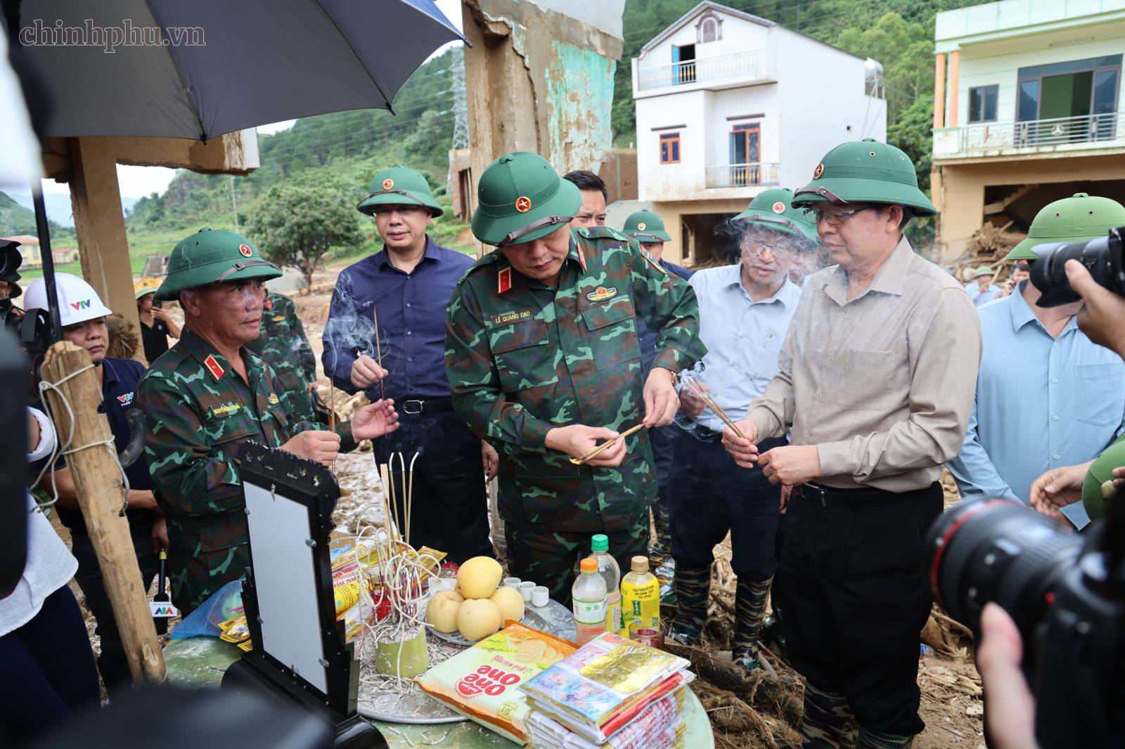 Phó Thủ tướng Hồ Quốc Dũng kiểm tra công tác khắc phục hậu quả lũ quét tại xã Mường Than, Lai Châu