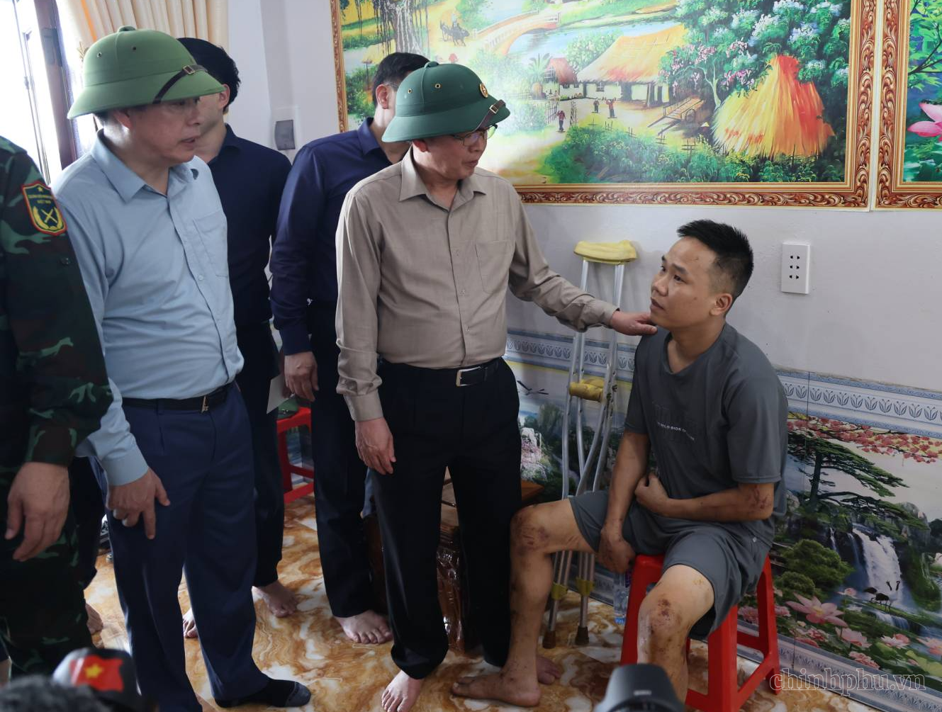 Phó Thủ tướng Hồ Quốc Dũng kiểm tra công tác khắc phục hậu quả lũ quét tại xã Mường Than, Lai Châu