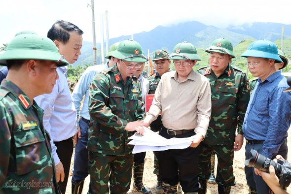 Phó Thủ tướng Hồ Quốc Dũng kiểm tra công tác khắc phục hậu quả lũ quét tại xã Mường Than, Lai Châu