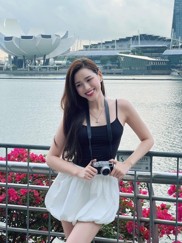 Đỗ Thị Hà du lịch Singapore, Khả Ngân tái xuất mạng xã hội Đỗ Thị Hà du lịch Singapore, Khả Ngân tái xuất mạng xã hội