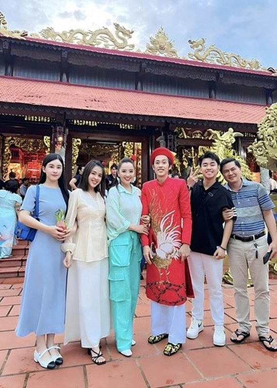 Cuộc sống của Hoài Linh trong nhà thờ Tổ nghiệp trăm tỷ Cuộc sống của Hoài Linh trong nhà thờ Tổ nghiệp trăm tỷ