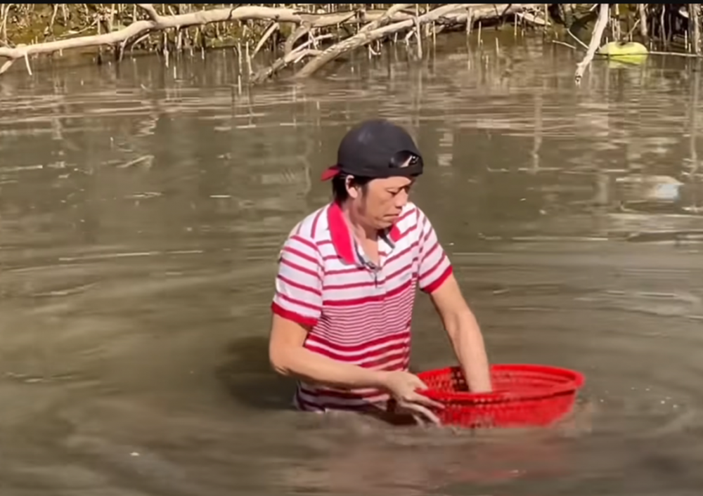 Cuộc sống của Hoài Linh trong nhà thờ Tổ nghiệp trăm tỷ Cuộc sống của Hoài Linh trong nhà thờ Tổ nghiệp trăm tỷ
