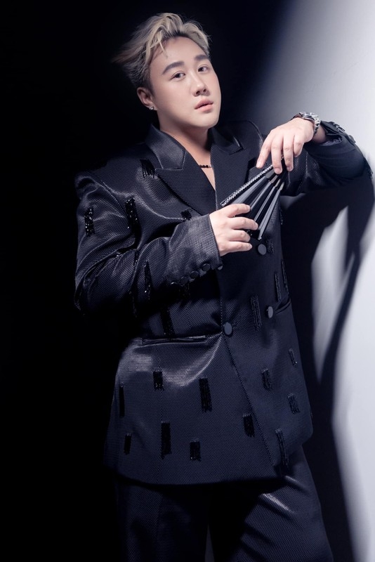 Mai Ngọc khoe dáng gợi cảm, Nhã Phương tung ảnh đẹp khác lạ