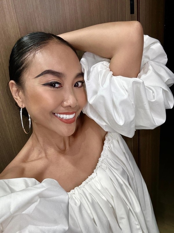 Mai Ngọc khoe dáng gợi cảm, Nhã Phương tung ảnh đẹp khác lạ