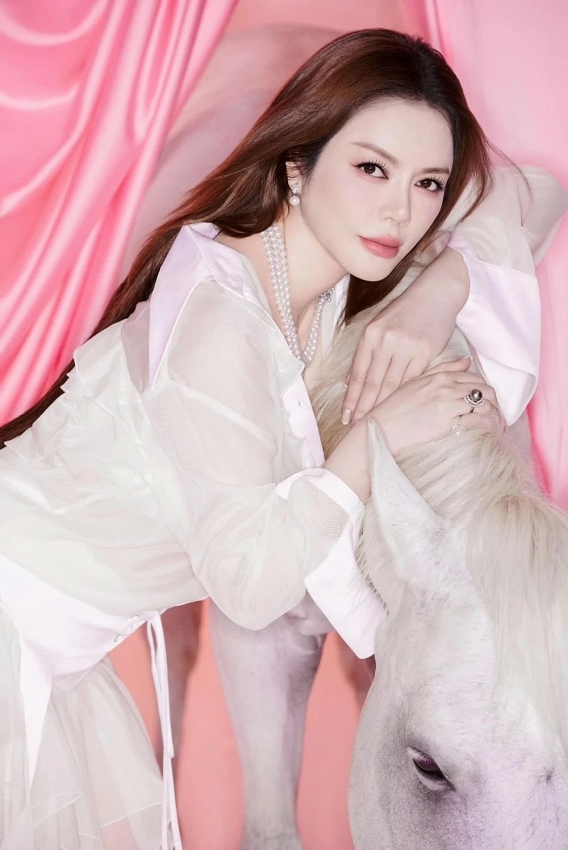 Gợi cảm như Lý Nhã Kỳ