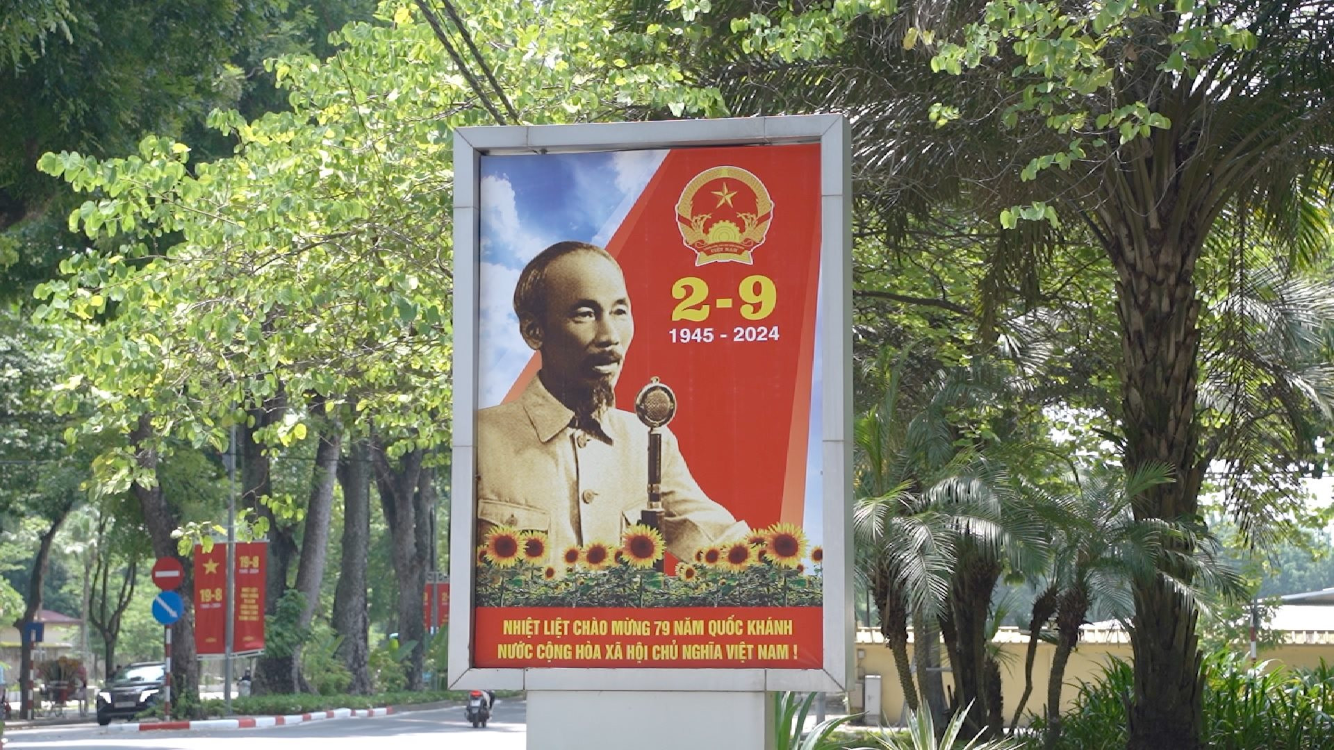 Hà Nội rực rỡ cờ hoa chào mừng Quốc khánh 2/9