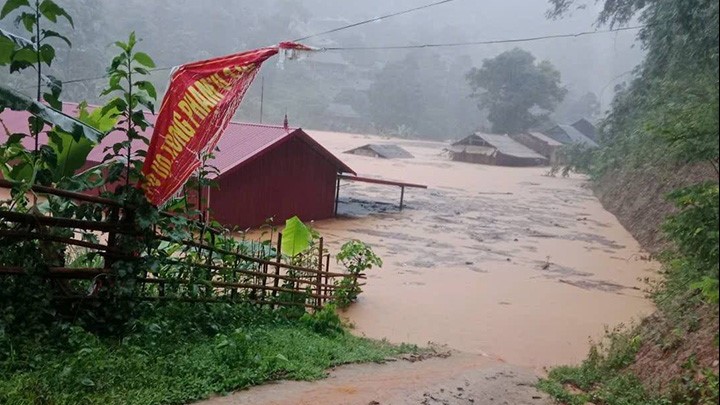 Thủ tướng chỉ đạo tập trung khắc phục hậu quả mưa lũ, lũ quét, sạt lở đất tại 3 tỉnh