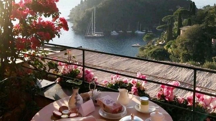 Tử vi vòng quay công nghệ ngày 8/8/2025: Tuổi Hợi tài lộc rộng mở, tuổi Dần cẩn trọng tiểu nhân