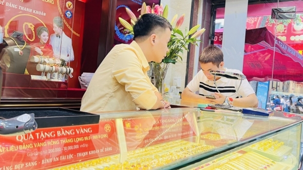 Giá vàng hôm nay (22/8): Vàng trong nước tăng phi mã