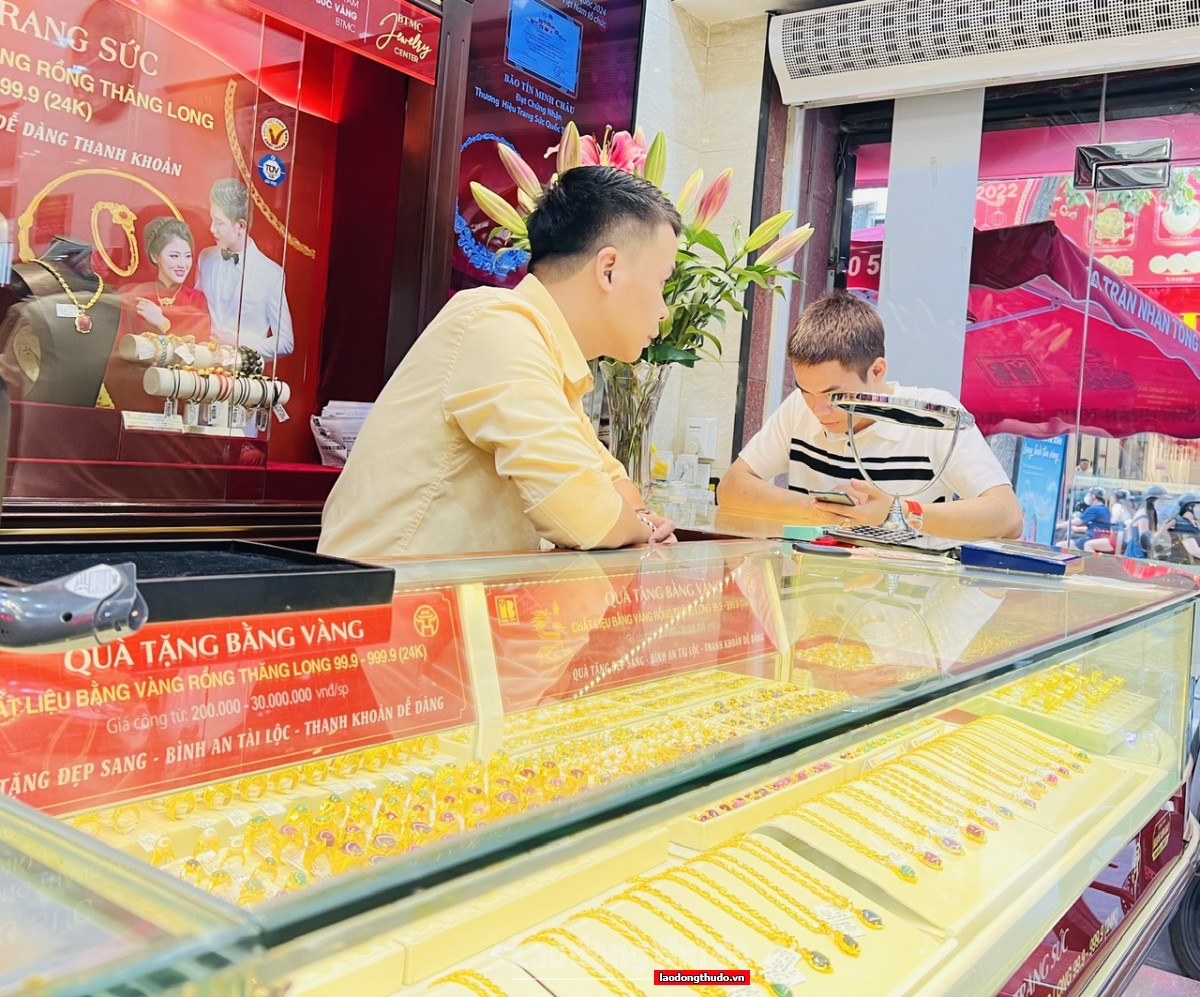 Giá vàng hôm nay (22/8): Vàng trong nước tăng phi mã