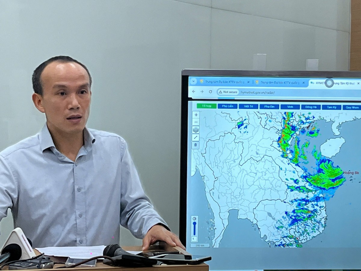 Tin bão mới nhất: Bão số 5 cường độ cực mạnh đi vào đất liền các tỉnh từ Thanh Hóa - Bắc Quảng Bình Tin bão mới nhất: Bão số 5 cường độ cực mạnh đi vào đất liền các tỉnh từ Thanh Hóa - Bắc Quảng Bình