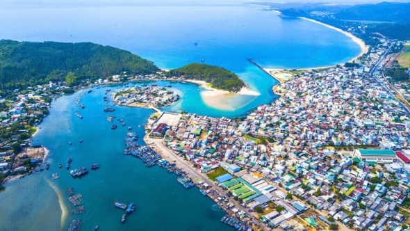 Quảng Ngãi phát triển bền vững các ngành kinh tế biển