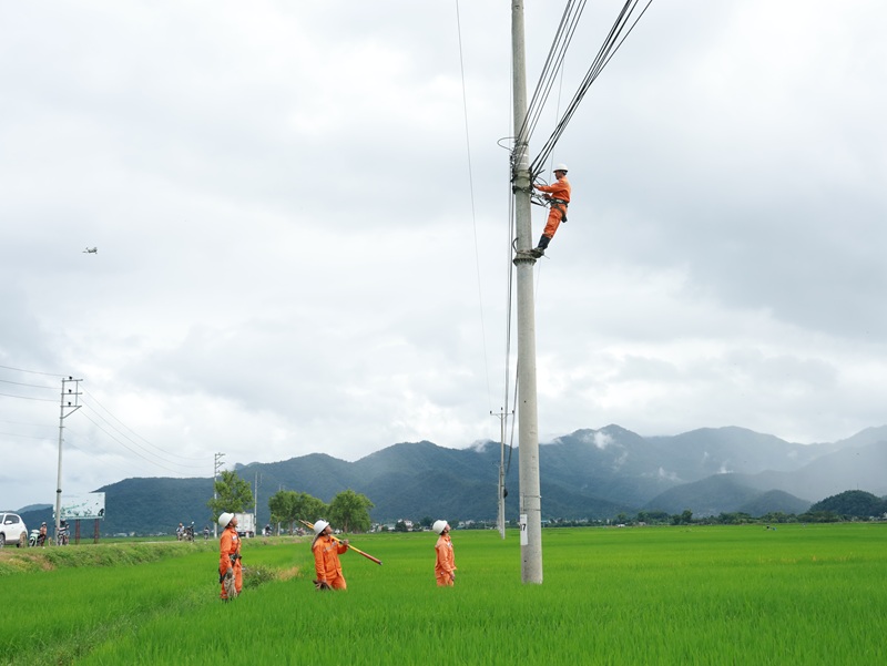 Điện Biên đảm bảo an toàn lưới điện mùa mưa bão Điện Biên đảm bảo an toàn lưới điện mùa mưa bão