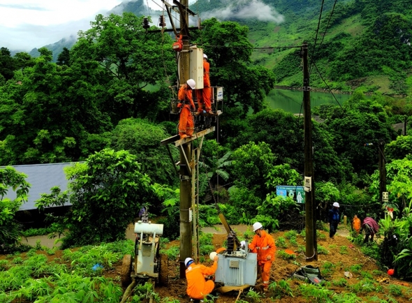 Điện Biên đảm bảo an toàn lưới điện mùa mưa bão