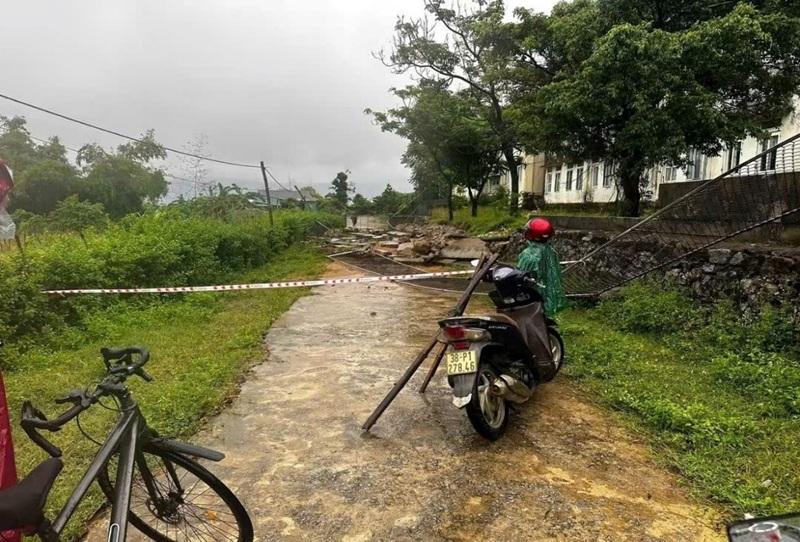 Hà Tĩnh mưa lớn gây ngập nhiều nơi, cảnh báo lũ quét, sạt lở Hà Tĩnh mưa lớn gây ngập nhiều nơi, cảnh báo lũ quét, sạt lở