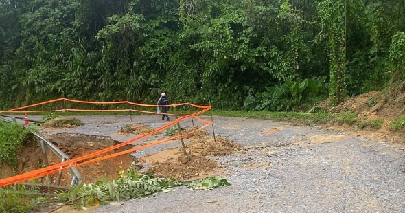 Quốc lộ qua Lạng Sơn, Bắc Ninh sạt lở nghiêm trọng sau bão số 4