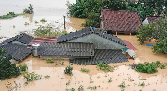Ứng phó mưa lũ: Hơn 7 nghìn hộ dân được sơ tán đến nơi an toàn