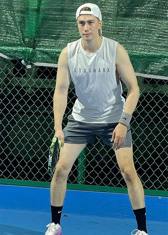 Việt Anh trẻ hơn cả chục tuổi sau 5 năm phẫu thuật thẩm mỹ Việt Anh trẻ hơn cả chục tuổi sau 5 năm phẫu thuật thẩm mỹ