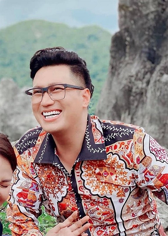 Việt Anh trẻ hơn cả chục tuổi sau 5 năm phẫu thuật thẩm mỹ Việt Anh trẻ hơn cả chục tuổi sau 5 năm phẫu thuật thẩm mỹ