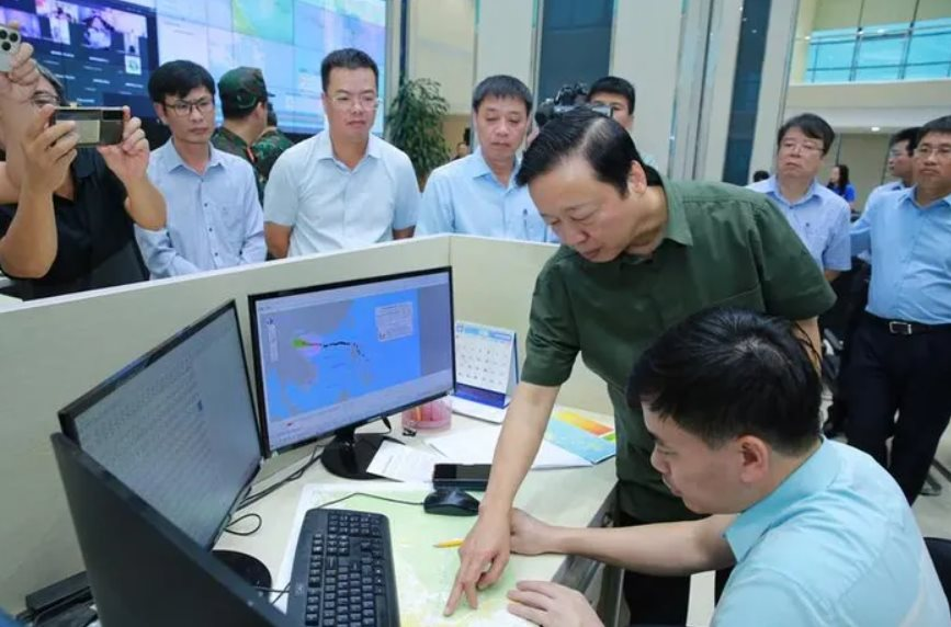 Phó Thủ tướng Trần Hồng Hà kiểm tra tình hình diễn biến bão số 3 và công tác ứng phó tại các địa phương Phó Thủ tướng Trần Hồng Hà kiểm tra tình hình diễn biến bão số 3 và công tác ứng phó tại các địa phương
