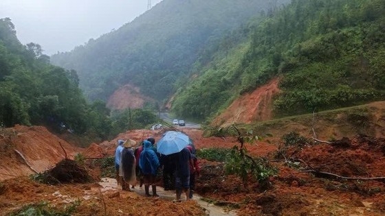 Khẩn: 16 địa phương có nguy cơ xảy ra sạt lở đất đá trong 6 giờ tới