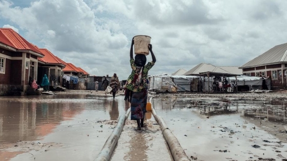 Lũ lụt nhấn chìm nhà cửa ở Nigeria, hàng trăm nghìn người cần viện trợ