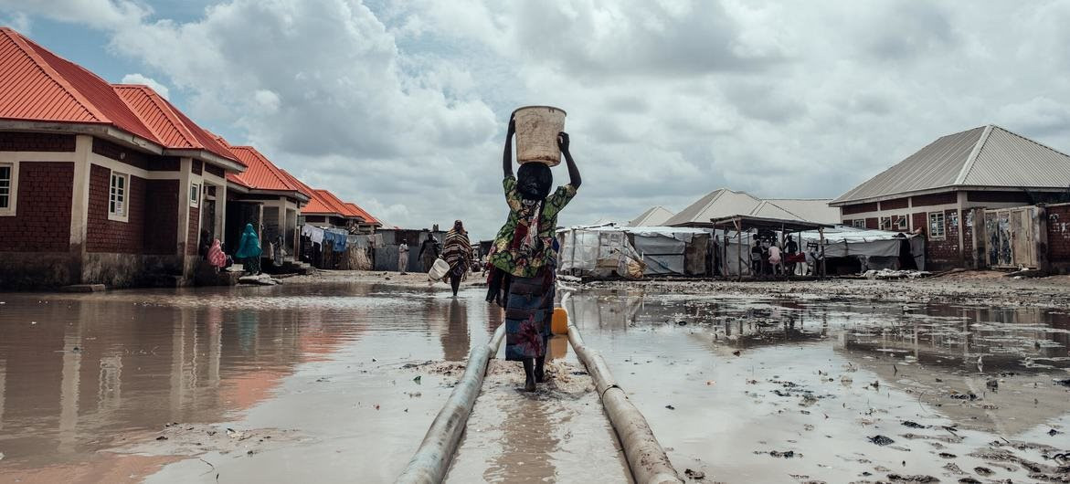 Lũ lụt nhấn chìm nhà cửa ở Nigeria, hàng trăm nghìn người cần viện trợ