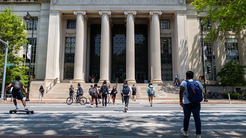 Nhiều trường ở Mỹ điều chỉnh lịch học ứng phó với nắng nóng