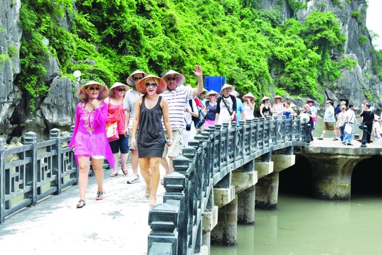 Du lịch duy trì đà tăng trưởng, đón gần 16 triệu lượt khách quốc tế