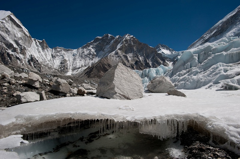 Báo động tình trạng sông băng tan chảy trên dãy Himalaya
