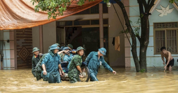 Nước lũ đang rút dần trên các sông