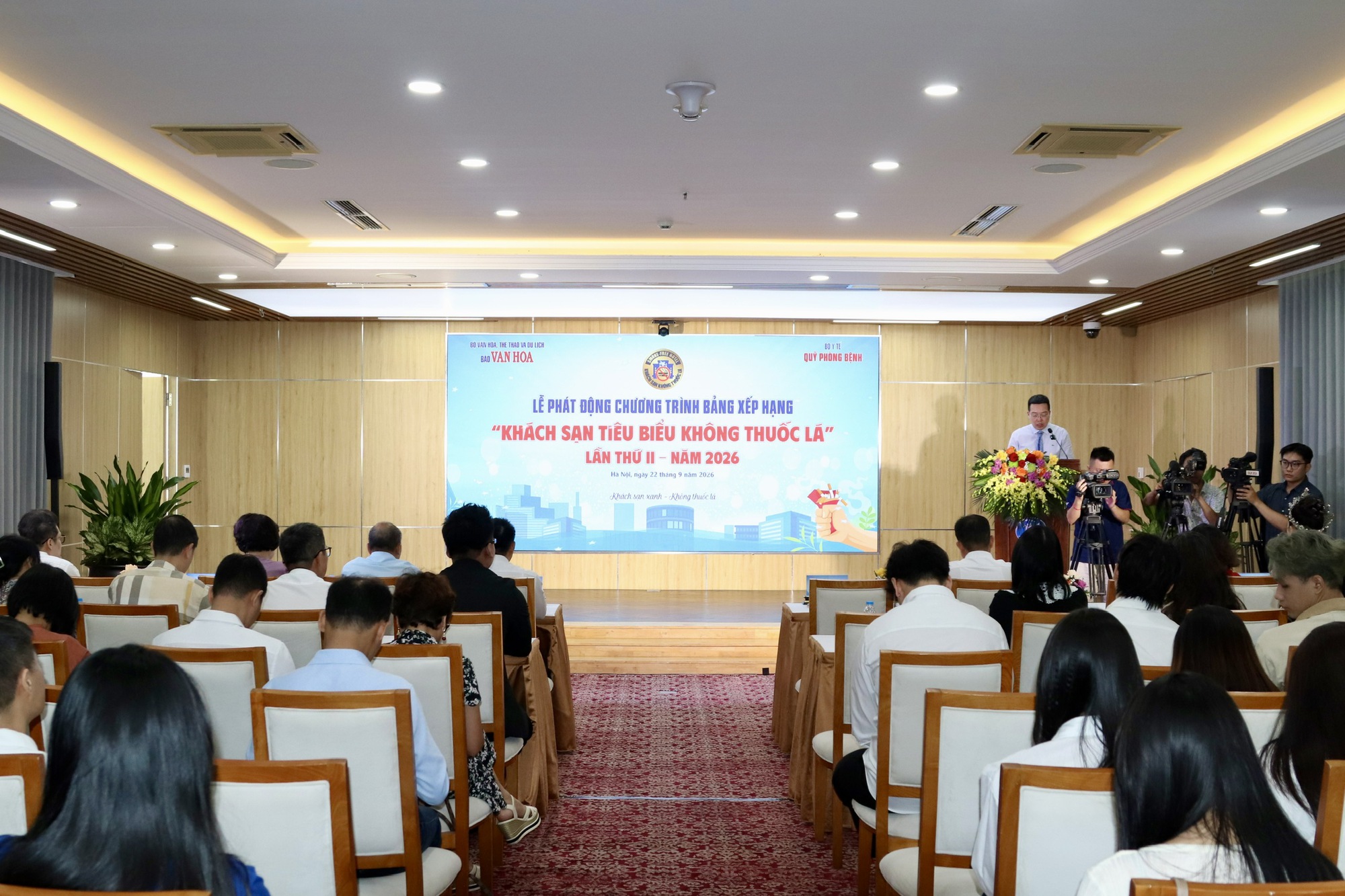 Khách sạn, nhà hàng vẫn là điểm phơi nhiễm cao với khói thuốc lá Khách sạn, nhà hàng vẫn là điểm phơi nhiễm cao với khói thuốc lá