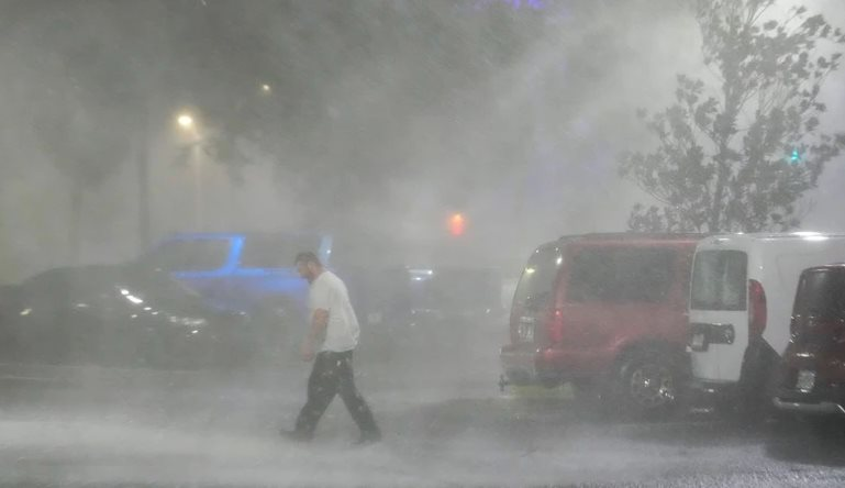 Siêu bão Milton đổ bộ gây thiệt hại lớn cho bang Florida (Mỹ)