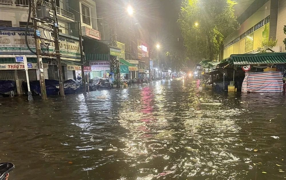 Quảng Ngãi: Mưa lớn kéo dài, cảnh báo nguy cơ sạt lở, lũ quét