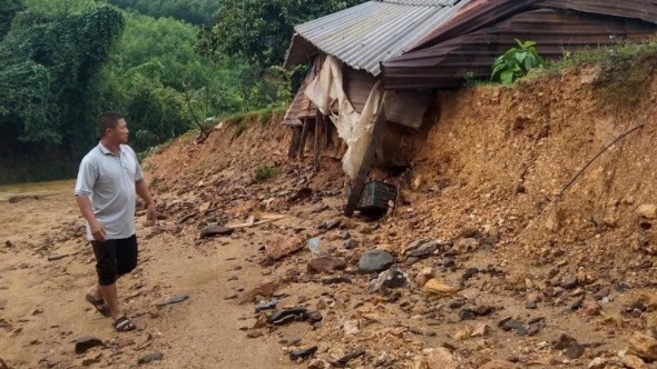 Lũ quét khiến nhiều hộ dân phải di dời khẩn cấp ở Quảng Bình